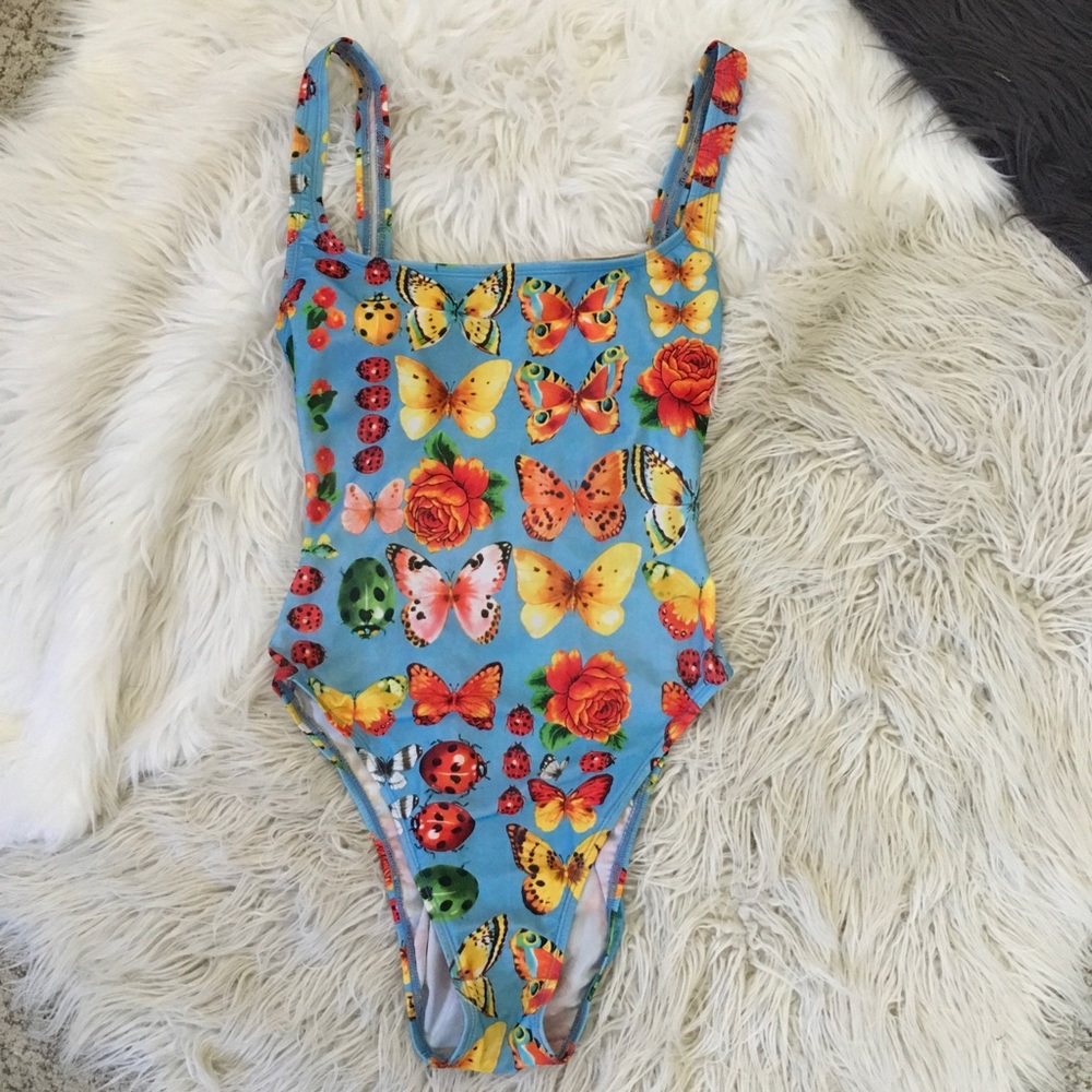 Vintage / retro one piece w flora & fauna accents